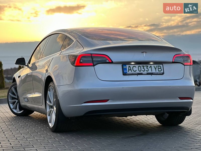 Седан Tesla Model 3 2017 в Луцьку