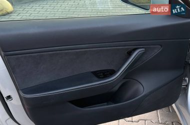 Седан Tesla Model 3 2017 в Луцьку