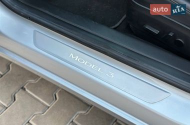 Седан Tesla Model 3 2017 в Луцьку