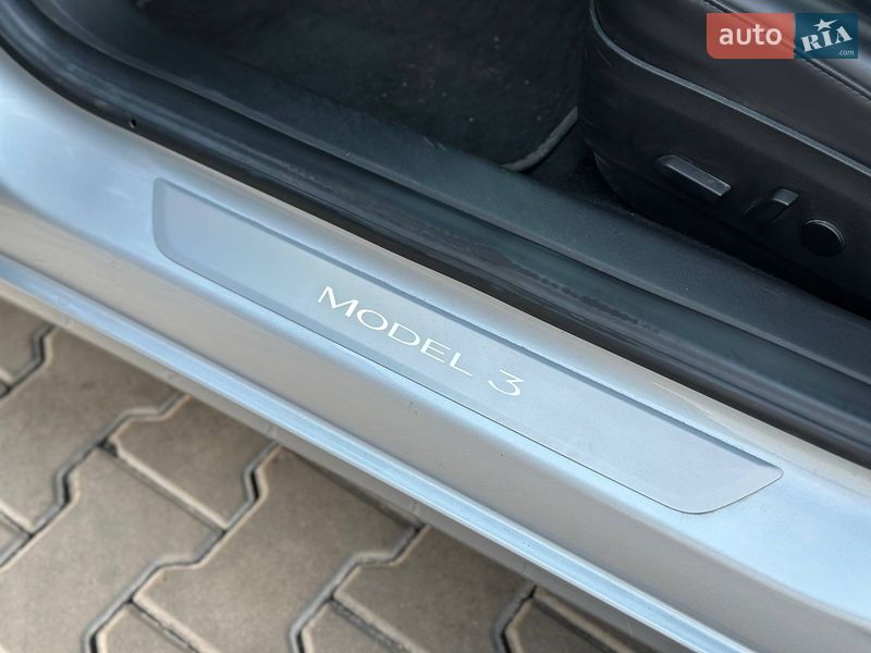 Седан Tesla Model 3 2017 в Луцьку