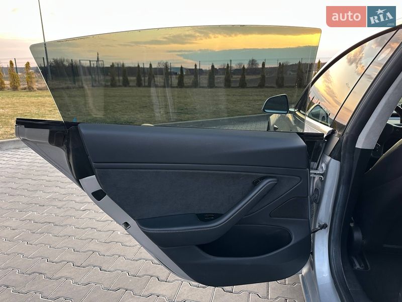 Седан Tesla Model 3 2017 в Луцьку