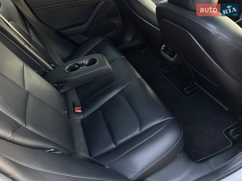 Седан Tesla Model 3 2017 в Луцьку