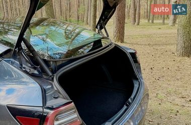 Седан Tesla Model 3 2022 в Львове