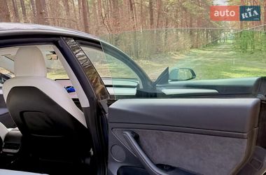 Седан Tesla Model 3 2022 в Львове