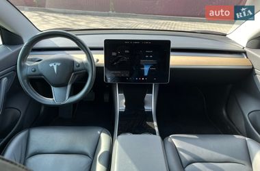 Седан Tesla Model 3 2019 в Львові