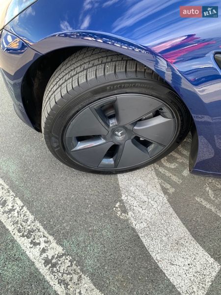 Седан Tesla Model 3 2022 в Киеве