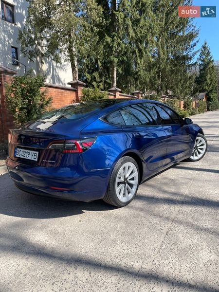 Седан Tesla Model 3 2022 в Львове