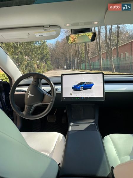 Седан Tesla Model 3 2022 в Львове