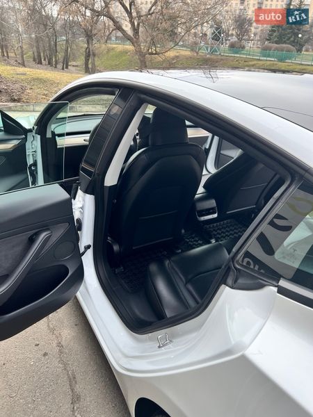 Седан Tesla Model 3 2023 в Луцьку