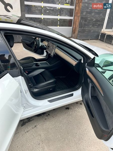 Седан Tesla Model 3 2023 в Луцьку