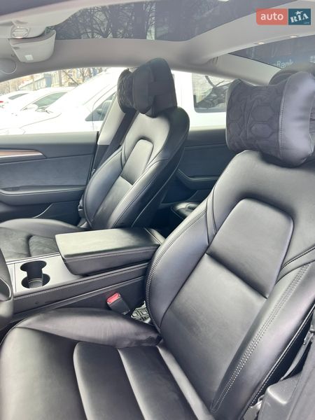 Седан Tesla Model 3 2023 в Луцьку