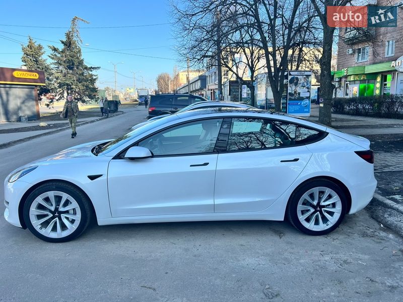 Седан Tesla Model 3 2023 в Луцьку