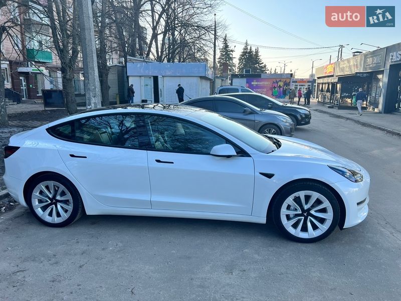 Седан Tesla Model 3 2023 в Луцьку
