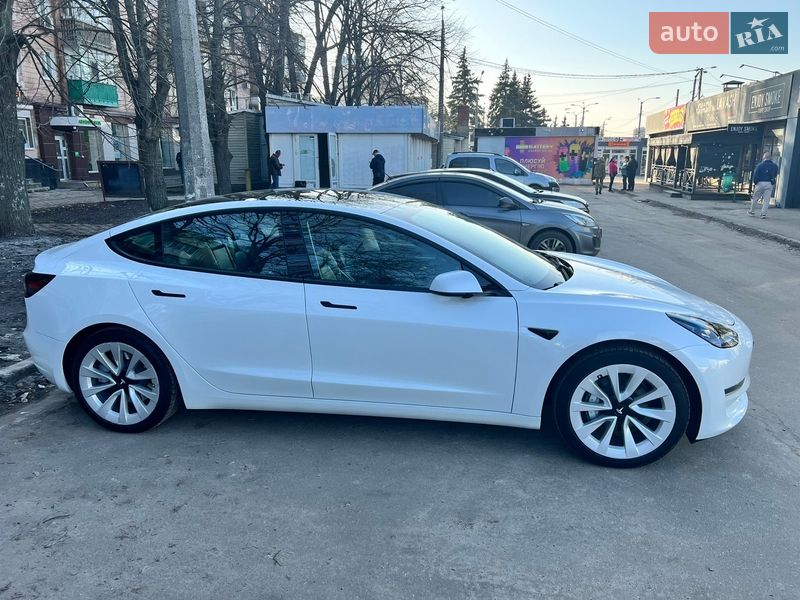 Седан Tesla Model 3 2023 в Луцьку