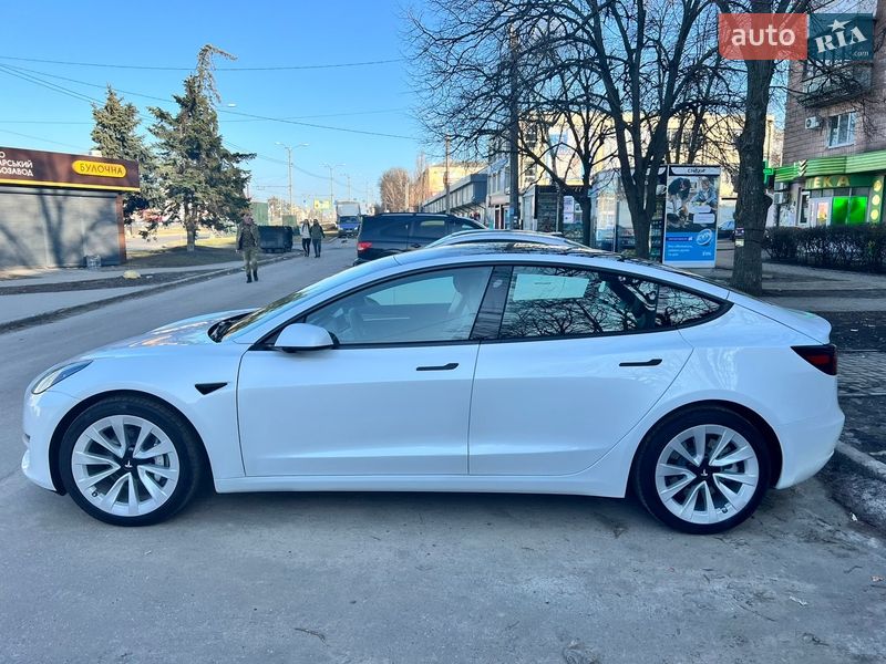 Седан Tesla Model 3 2023 в Луцьку