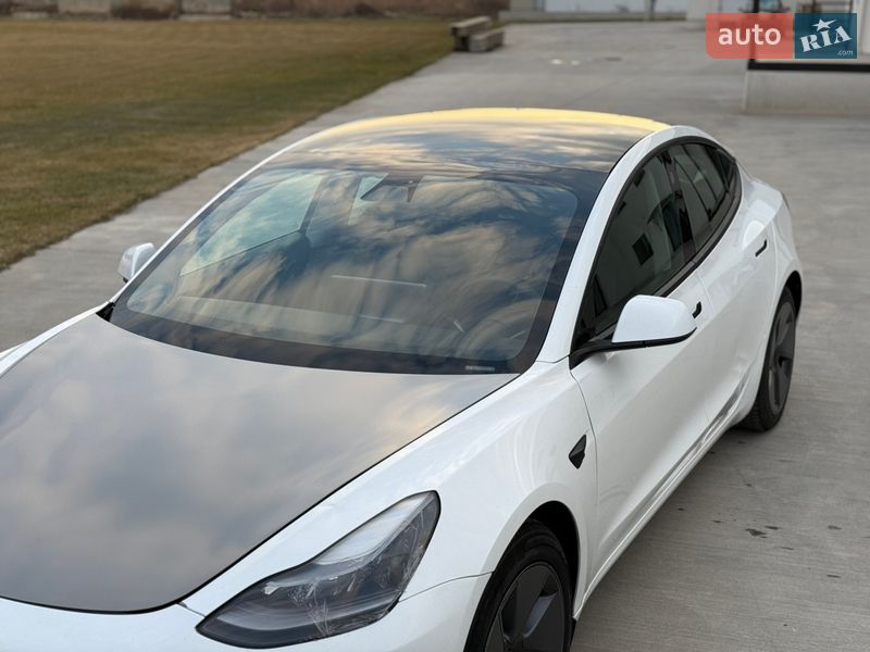 Седан Tesla Model 3 2021 в Луцке