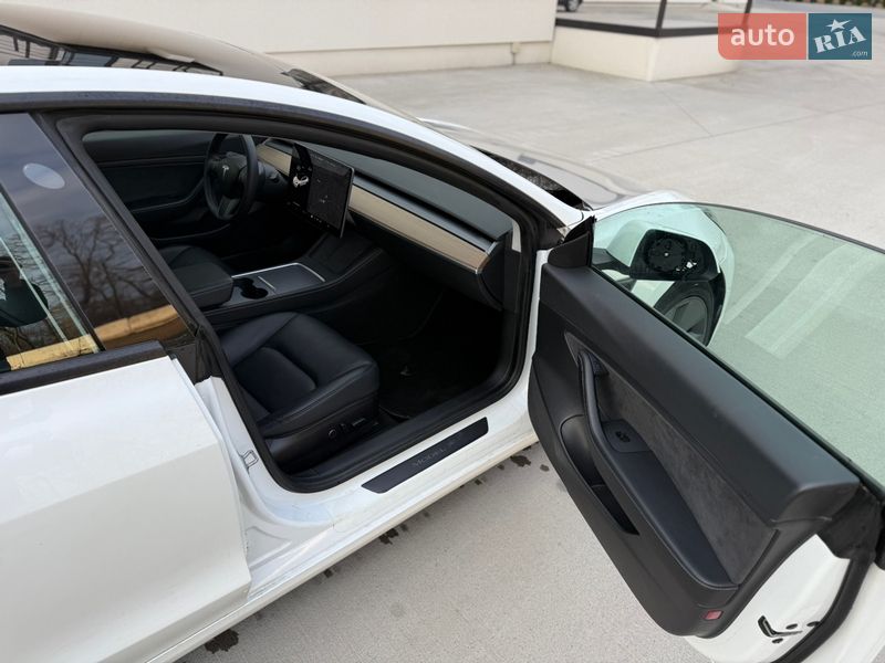 Седан Tesla Model 3 2021 в Луцке
