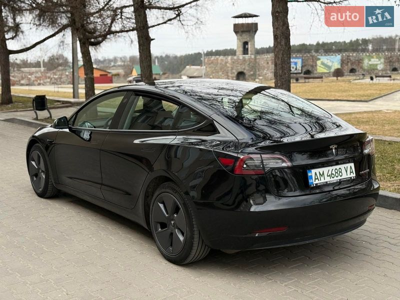 Седан Tesla Model 3 2021 в Звягелі