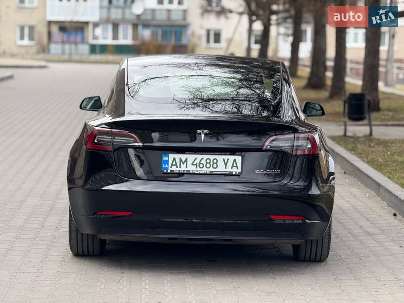 Седан Tesla Model 3 2021 в Звягелі