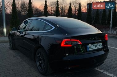 Седан Tesla Model 3 2019 в Львове