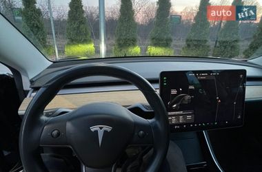Седан Tesla Model 3 2019 в Львове