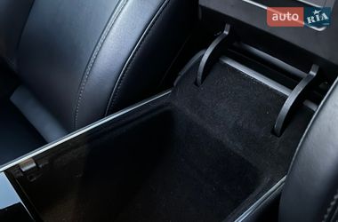Седан Tesla Model 3 2019 в Львове