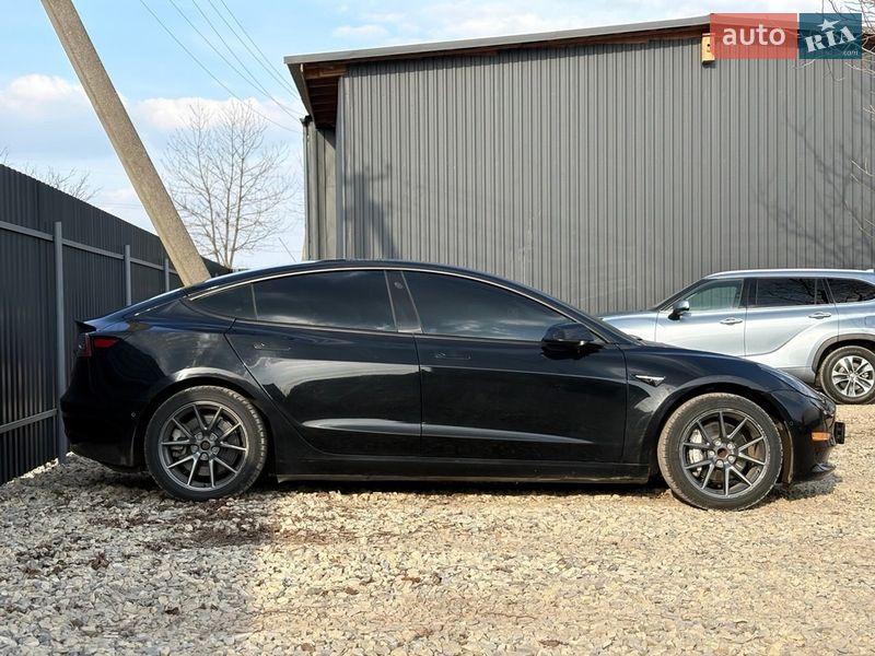 Седан Tesla Model 3 2022 в Івано-Франківську
