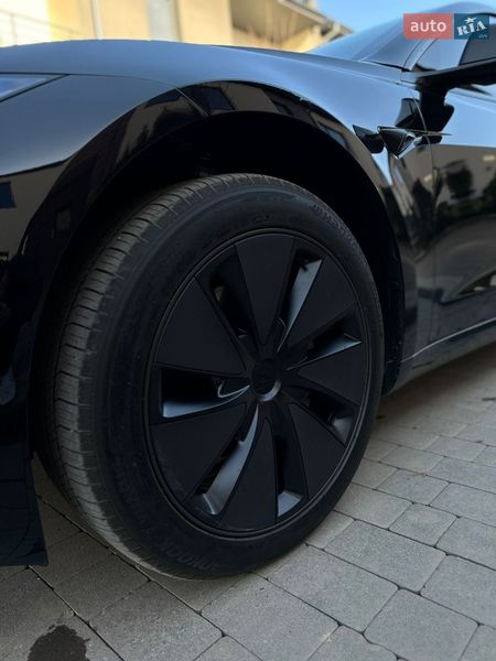 Седан Tesla Model 3 2024 в Черновцах