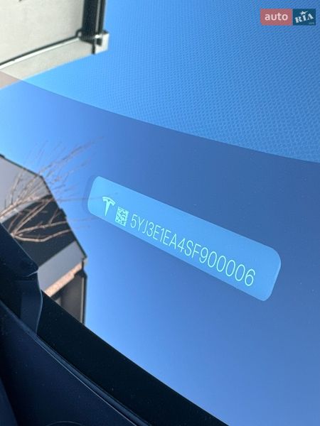 Седан Tesla Model 3 2024 в Черновцах