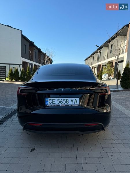 Седан Tesla Model 3 2024 в Черновцах