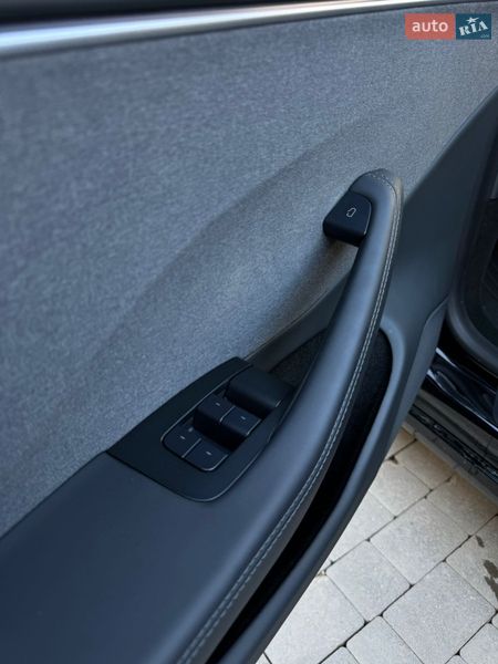 Седан Tesla Model 3 2024 в Черновцах