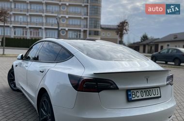 Седан Tesla Model 3 2022 в Львове