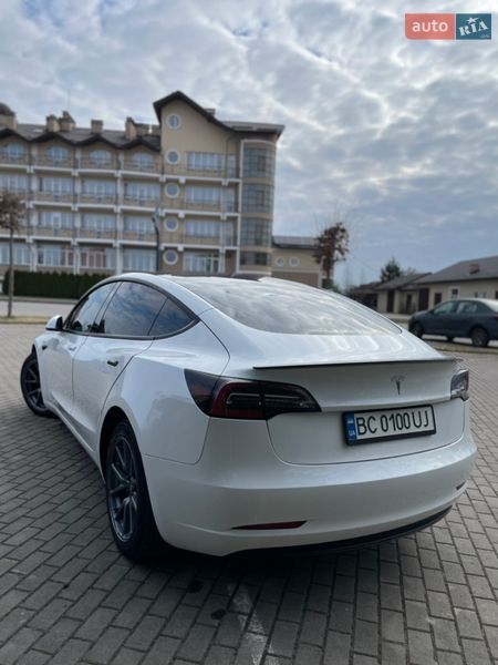 Седан Tesla Model 3 2022 в Львові