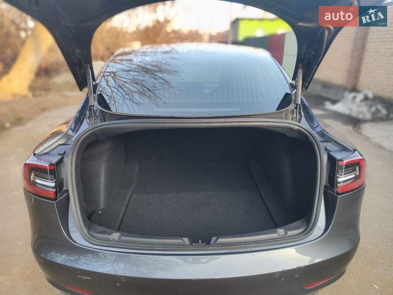 Седан Tesla Model 3 2020 в Киеве