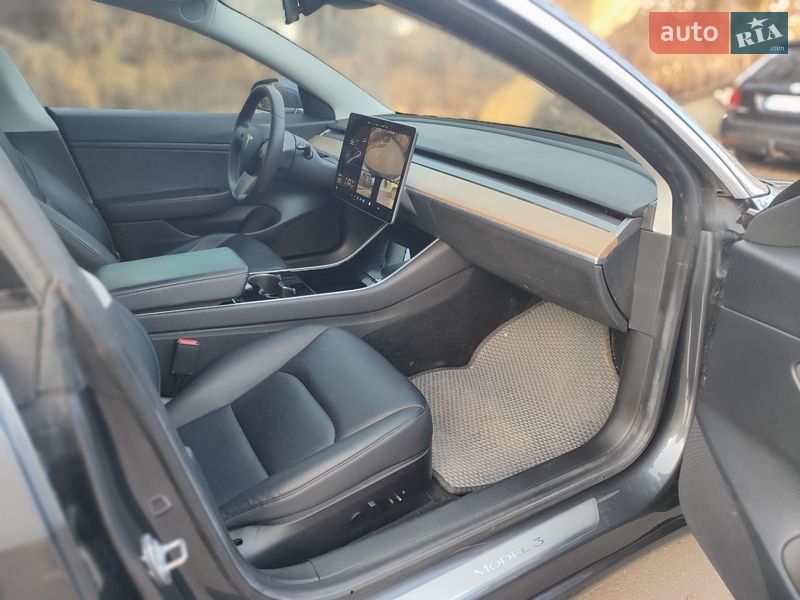 Седан Tesla Model 3 2020 в Киеве