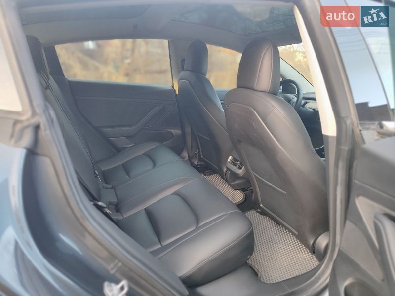 Седан Tesla Model 3 2020 в Киеве