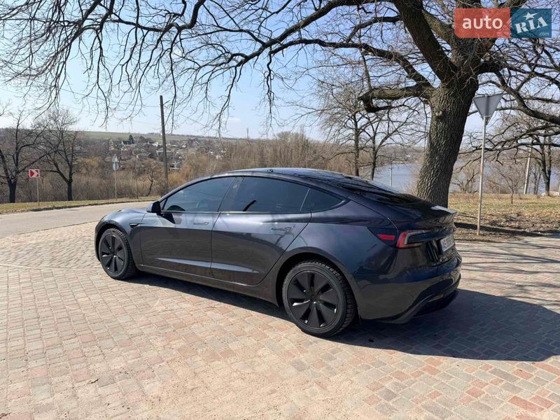 Седан Tesla Model 3 2024 в Кропивницькому
