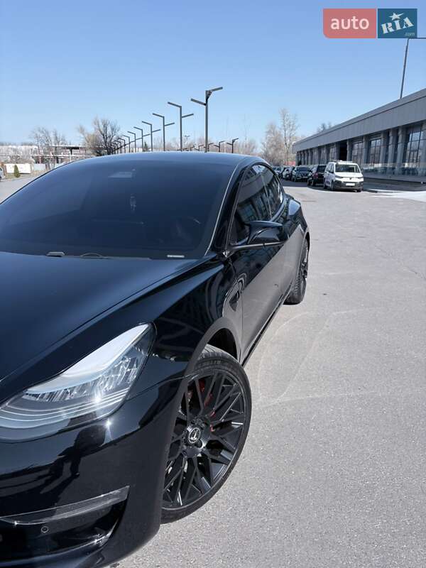 Седан Tesla Model 3 2019 в Днепре