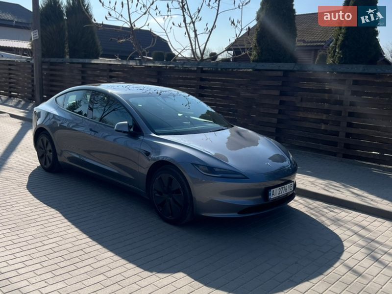 Tesla Model 3 2024