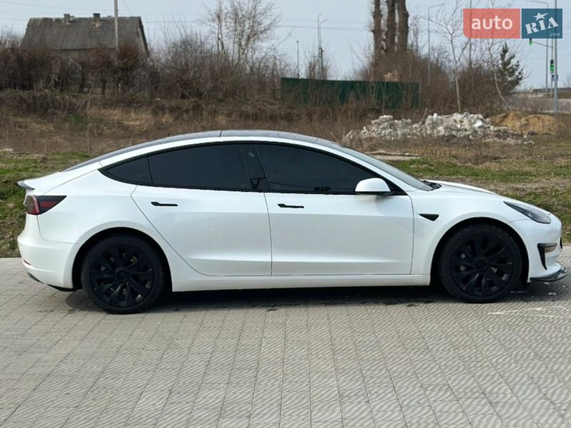 Седан Tesla Model 3 2022 в Яворове