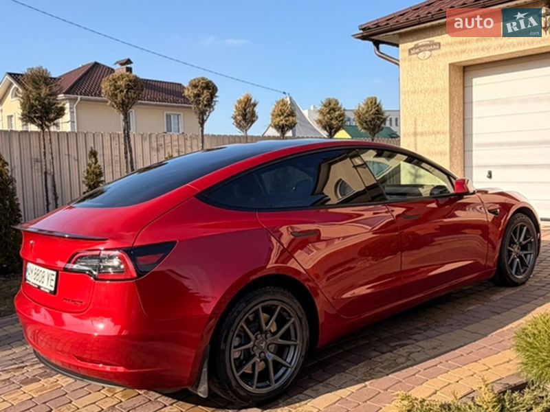 Седан Tesla Model 3 2022 в Виннице