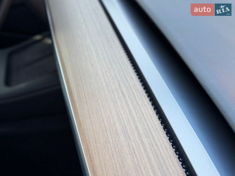 Седан Tesla Model 3 2022 в Виннице