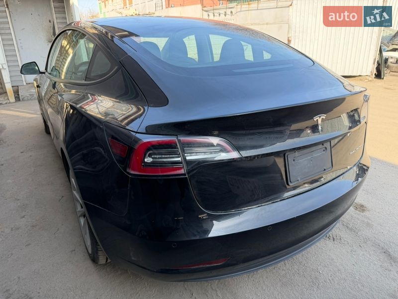 Седан Tesla Model 3 2021 в Киеве
