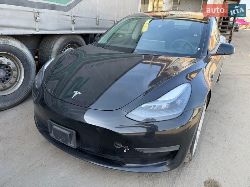 Седан Tesla Model 3 2021 в Киеве