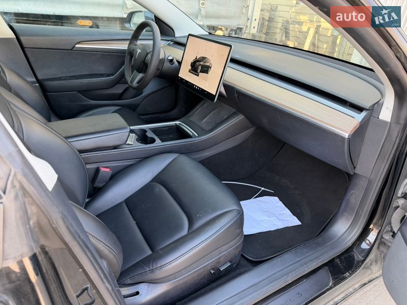 Седан Tesla Model 3 2021 в Киеве