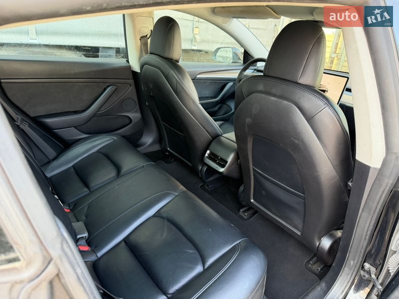 Седан Tesla Model 3 2021 в Киеве