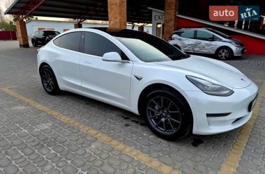 Седан Tesla Model 3 2019 в Львове