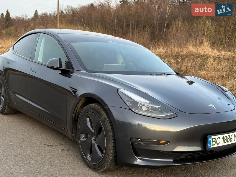 Седан Tesla Model 3 2023 в Трускавце