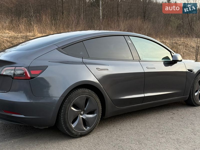 Седан Tesla Model 3 2023 в Трускавце
