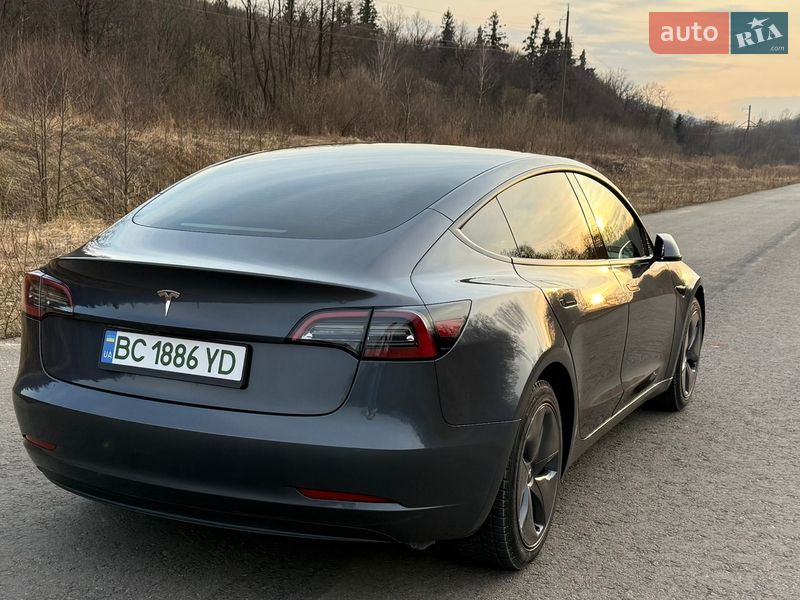 Седан Tesla Model 3 2023 в Трускавце